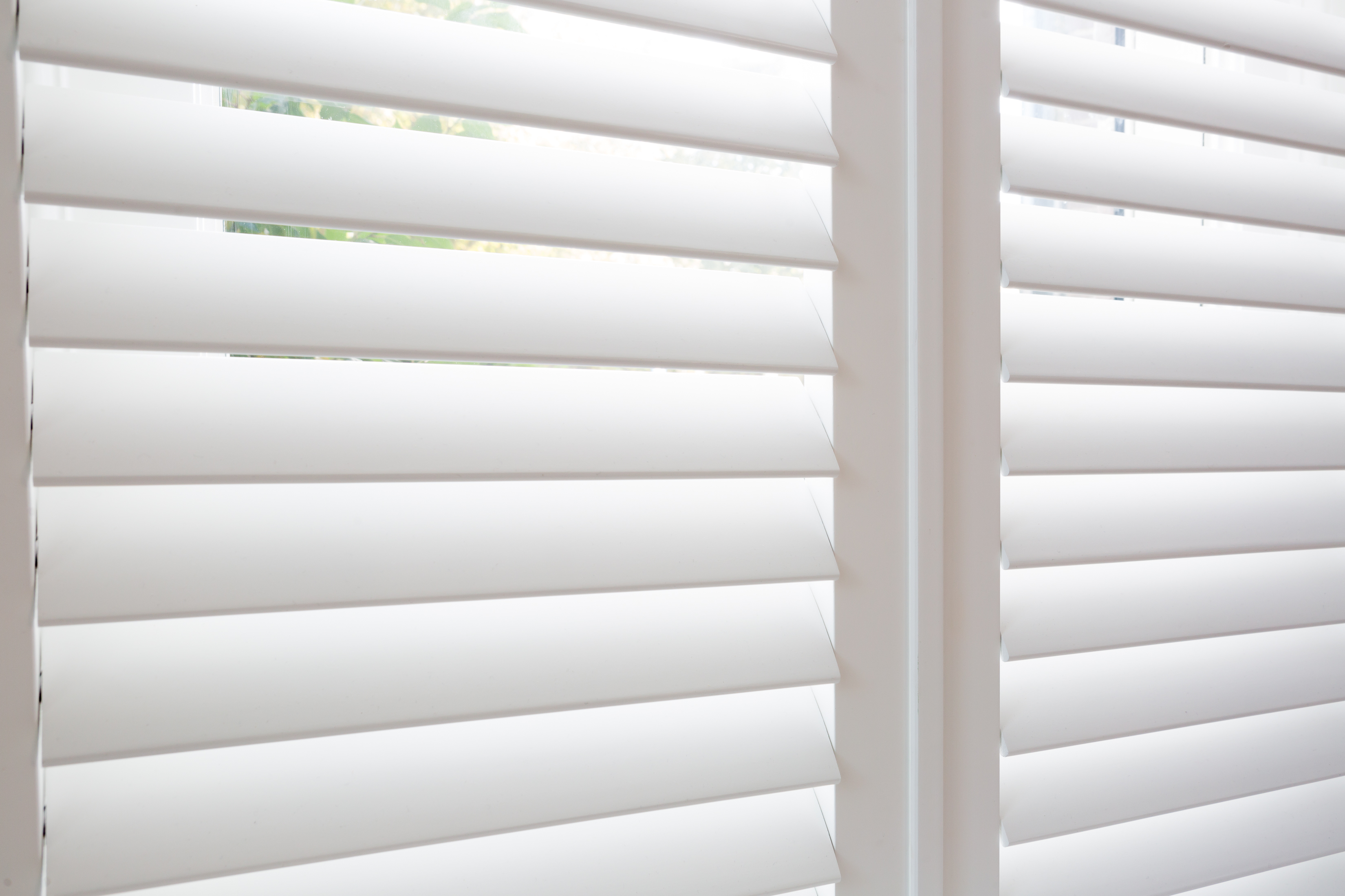 silent view shutters wit